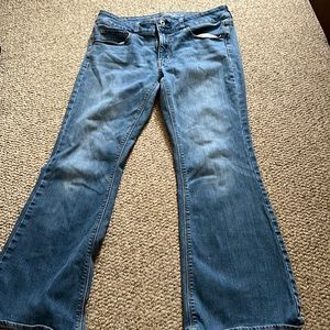 Women’s size 12 American eagle jeans flare SHORT